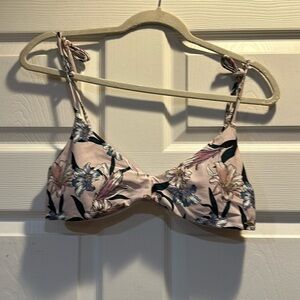NWT! O’Neill Saltwater Solids Darlene Floral Bralette Bikini Top L Swim